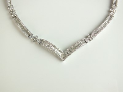 Lot 137 - An 18ct white gold diamond set necklace