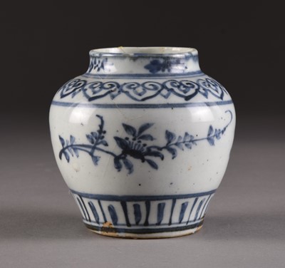 Lot 117 - A Chinese blue and white vase, Ming Dynasty