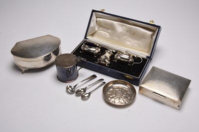 Lot 125 - A small collection of silver