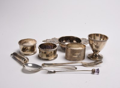 Lot 32 - A small collection of silver