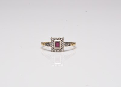 Lot 220 - A ruby and diamond ring