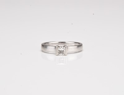 Lot 169 - A platinum single stone diamond ring