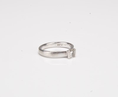 Lot 169 - A platinum single stone diamond ring