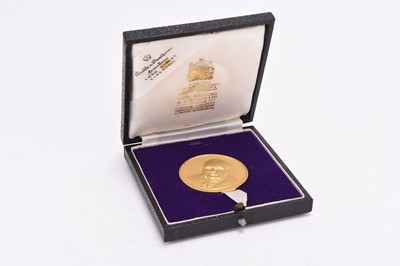 Lot Sir Winston Churchill, 1874-1965 22ct gold commemorative medal
