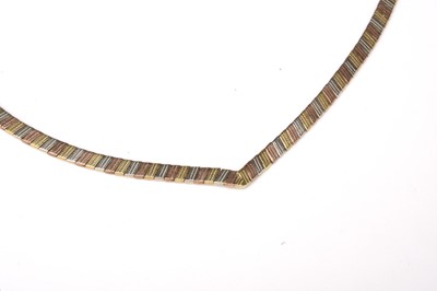 Lot 362 - A 9ct tri-coloured gold necklace