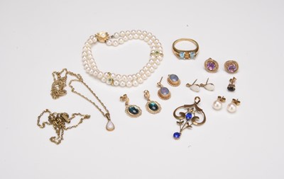 Lot 351 - A small collection of jewellery