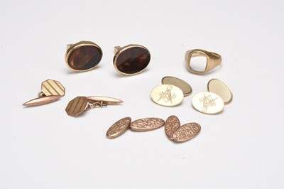 Lot 177 - A collection of gold cufflinks