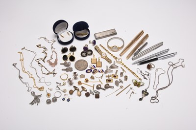 Lot 366 - A collection of costume jewellery and bijouterie