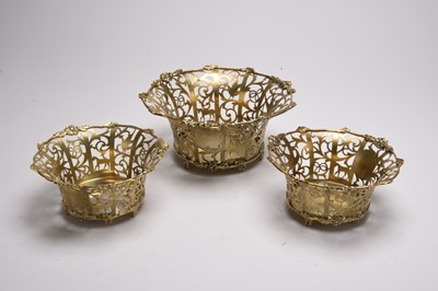 Lot 123 - An Edwardian graduated set of three silver gilt bowls