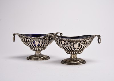 Lot 117 - A pair of Edwardian silver salts