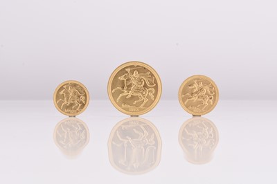 Lot 291 - Elizabeth II Isle of Man gold two pounds dated 1973, together with a sovereign and half sovereign
