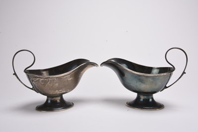 Lot 133 - A pair of Edwardian silver sauce boats