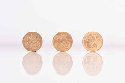 Lot 320 - Three gold sovereigns, Edward VII - Elizabeth II