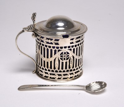 Lot 103 - A George III silver mustard pot