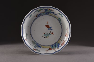 Lot 195 - A Japanese Kakiemon style dish, Edo era