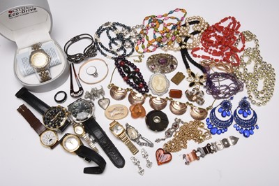 Lot 369 - A collection of costume jewellery