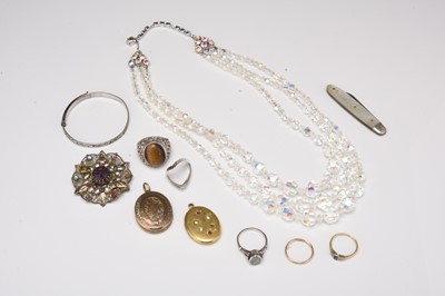 Lot 210 - A small collection of jewellery