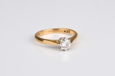 Lot 173 - A single stone diamond ring