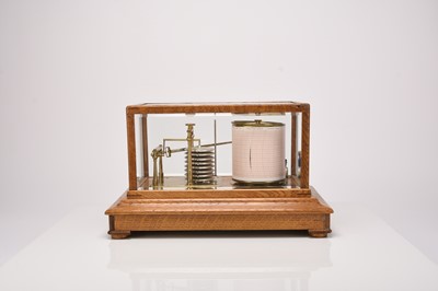 Lot 31 - An early 20th century oak-cased barograph