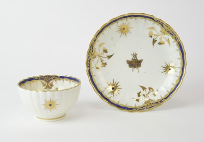 Lot 24 - A Caughley 'Blue and Gold Star and Fly' tea bowl and saucer, circa 1790