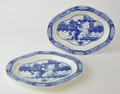Lot 30 - A pair of Caughley 'Weir' pattern dessert tureen stands, circa 1785-93
