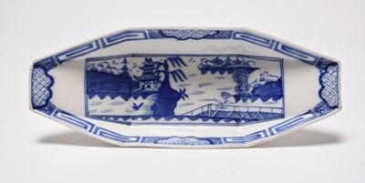 Lot 33 - A rare Caughley 'Weir' radish dish, circa 1785-95