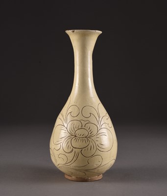 Lot 95 - A Chinese Cizhou vase, Northern Song Dynasty