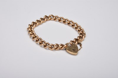 Lot 195 - A 9ct gold curb link bracelet