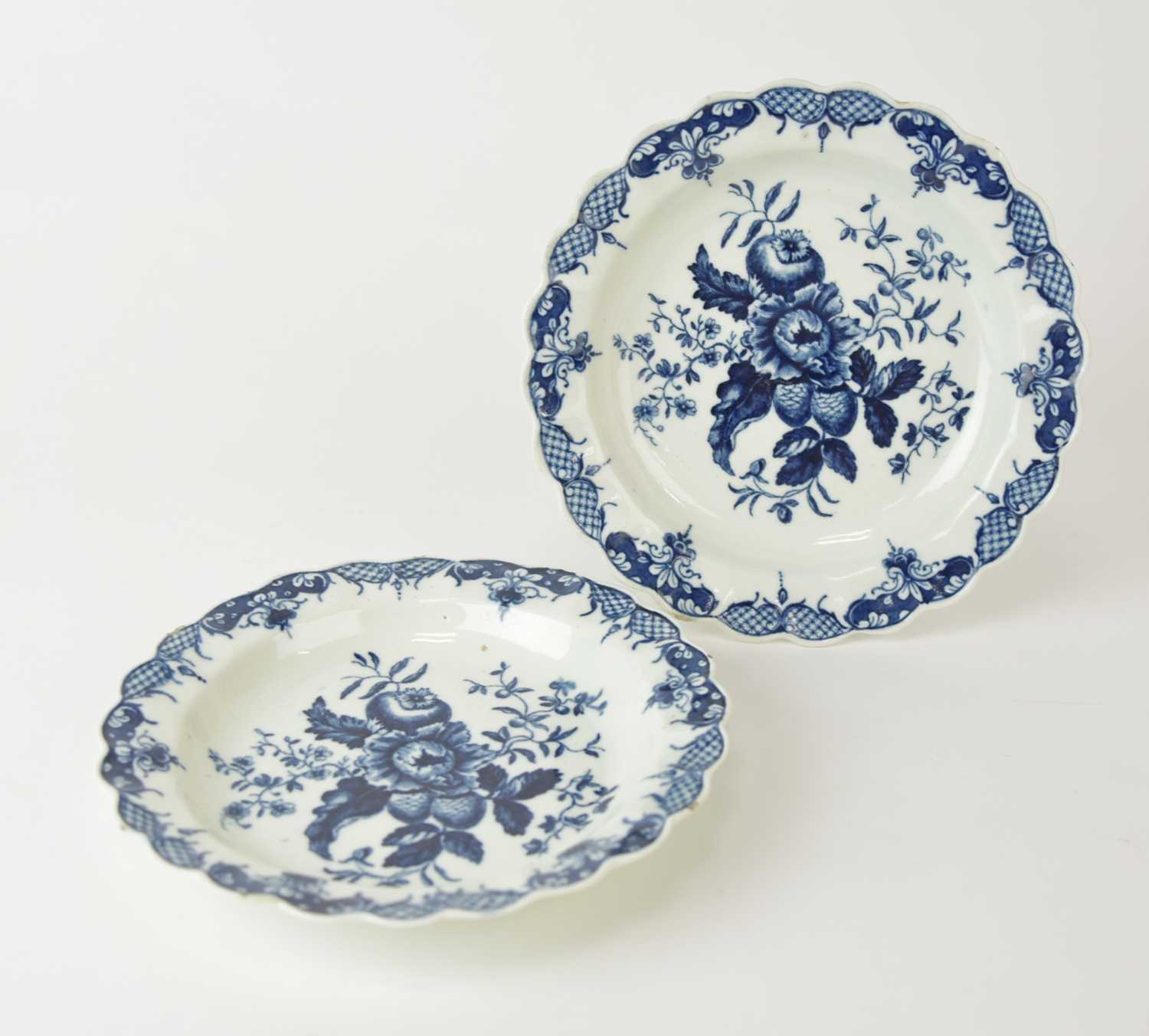 Lot 53 - A pair of Worcester plates in the 'Pine Cone' pattern, circa 1770-80