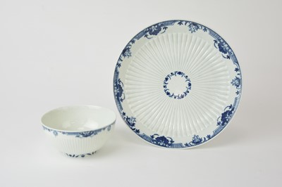 Lot 5 - Worcester 'Lambrequin Border' small bowl and matching plate, circa 1765-75