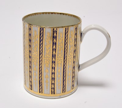 Lot 9 - A Worcester 'Gilt Stripe' mug, circa 1780-85