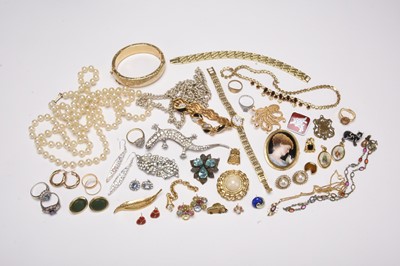 Lot 364 - A collection of jewellery