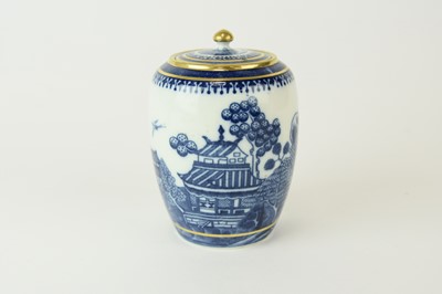 Lot 75 - Caughley 'Striped Temple' tea canister and cover, circa 1780-85