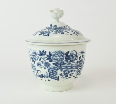 Lot 76 - A Caughley 'Fence' sucrier and cover, circa 1785