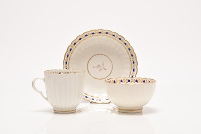 Lot 282 - Caughley 'Flaming Pearl' trio, circa 1790