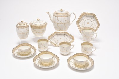 Lot 77 - A Caughley 'Queen's Pattern' tea service, circa 1785-90