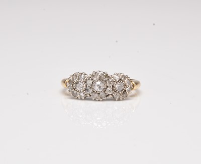 Lot 291 - A late 19th / early 20th century diamond cluster ring