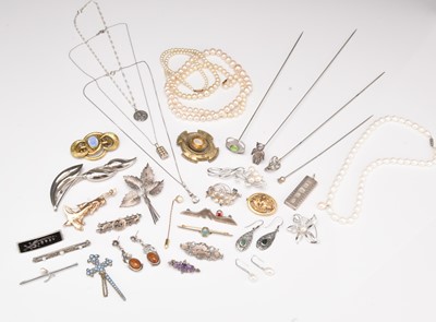 Lot 273 - A collection of jewellery