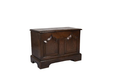 Lot 80 - A small 18th century oak coffer
