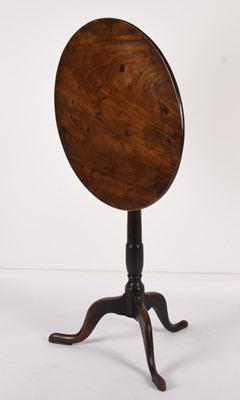 Lot 97 - An early 19th century mahogany tripod table