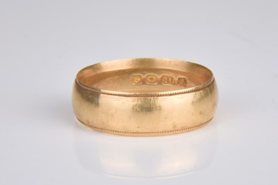 Lot 171 - A Victorian 18ct gold wedding band