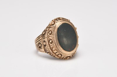 Lot 270 - A 9ct gold bloodstone signet ring