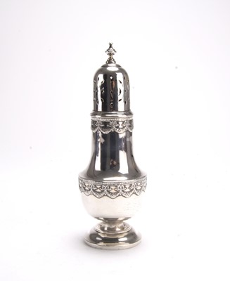 Lot 94 - An early 20th century silver sugar caster