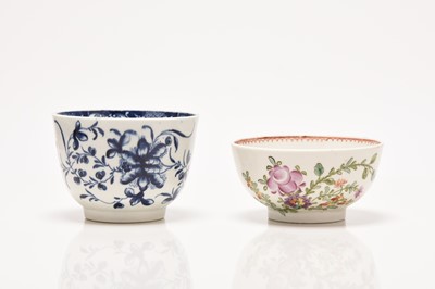 Lot 266 - A Lowestoft bowl and a Worcester sucrier lacking cover, 18th century