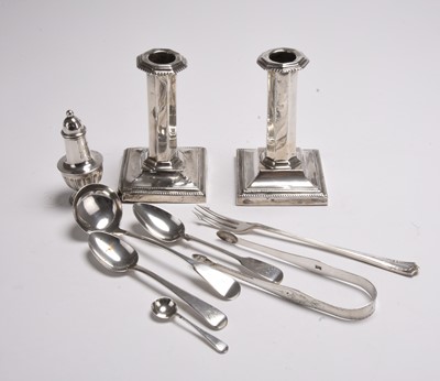 Lot 101 - A small collection of silver
