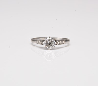 Lot 219 - A single stone diamond ring