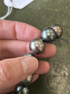 Lot 151 - A uniform Tahitian cultured pearl necklace