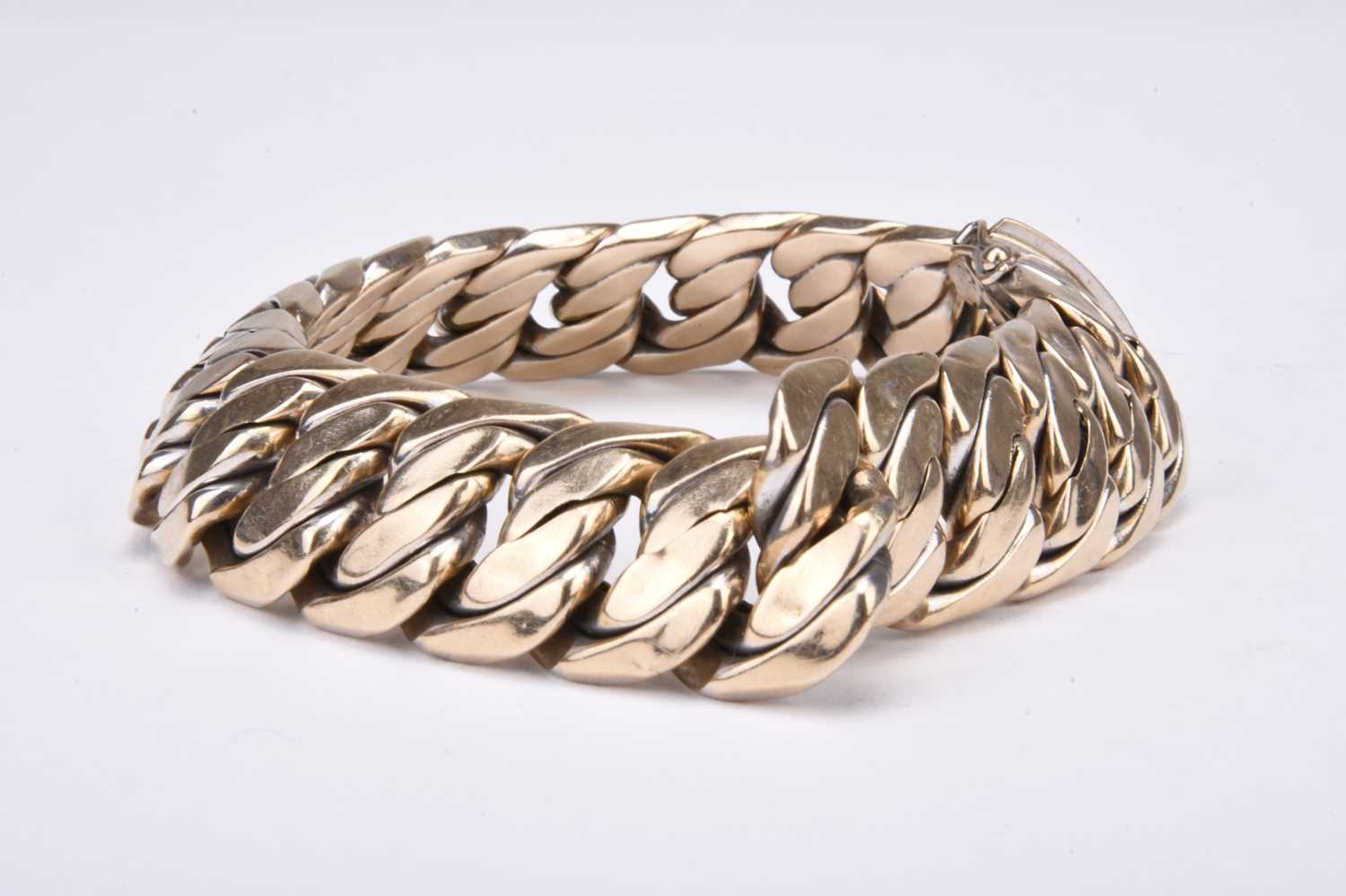 Lot 160 - A white metal entwined link bracelet