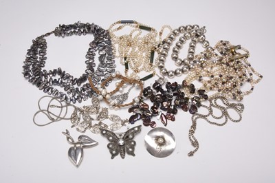 Lot 33 - A collection of silver jewellery and cultured pearl jewellery