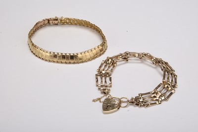 Lot 292 - Two 9ct gold bracelets